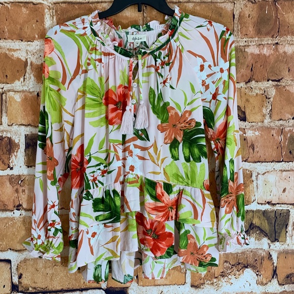 SOLD!!Style&Co Petite Ruffled Hem Blouse - Picture 3 of 8